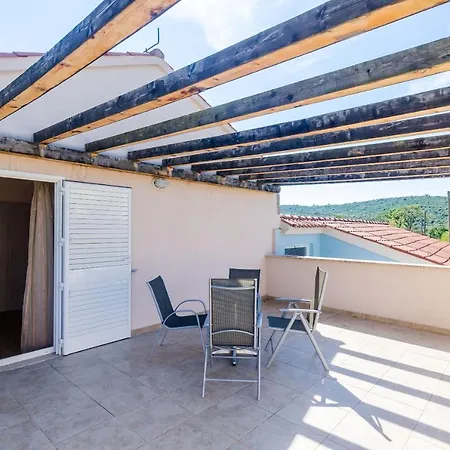 Leona Villa